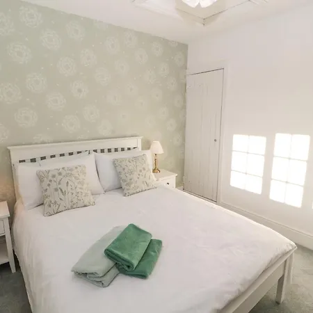 Hillside Hideaway 別荘